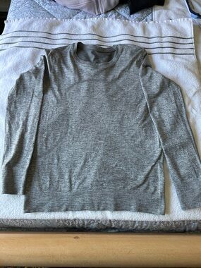Lululemon Light Gray Crewneck Long Sleeve Sweater